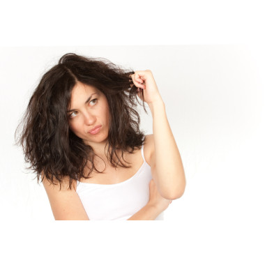 Jak zachránit vlasy, aneb první pomoc pro roztřepené konečky a lámavé vlasy