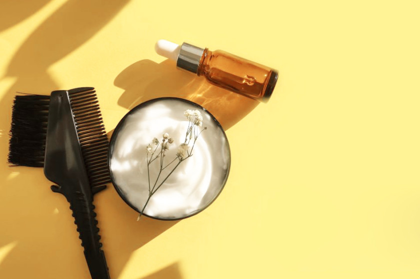 Domácí masky na vlasy: Co opravdu funguje (a co nečekat)